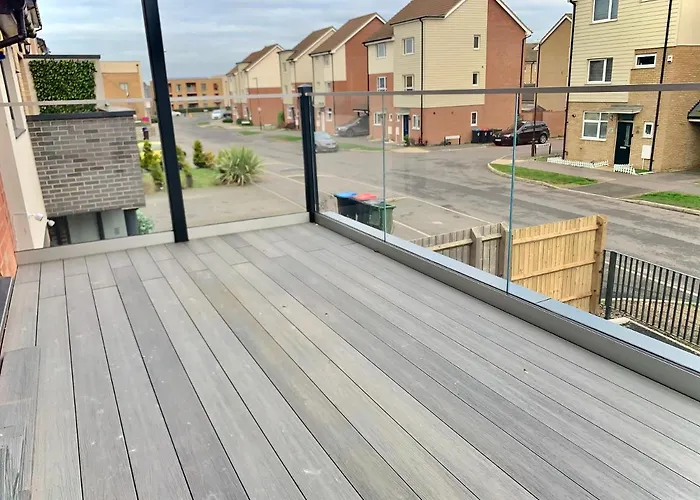 Exec 2Bed 2Bath Serviced Apartment Balcony Parking