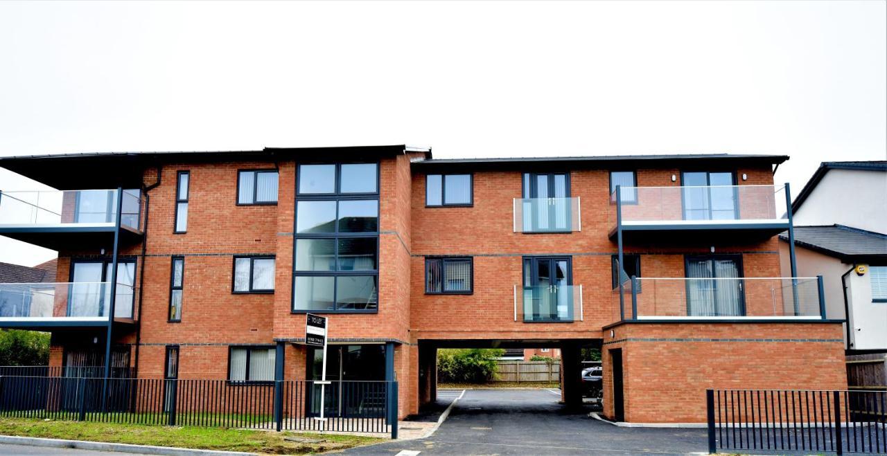 Exec 2bed 2bath Serviced Balcony Parking Apartment Milton Keynes