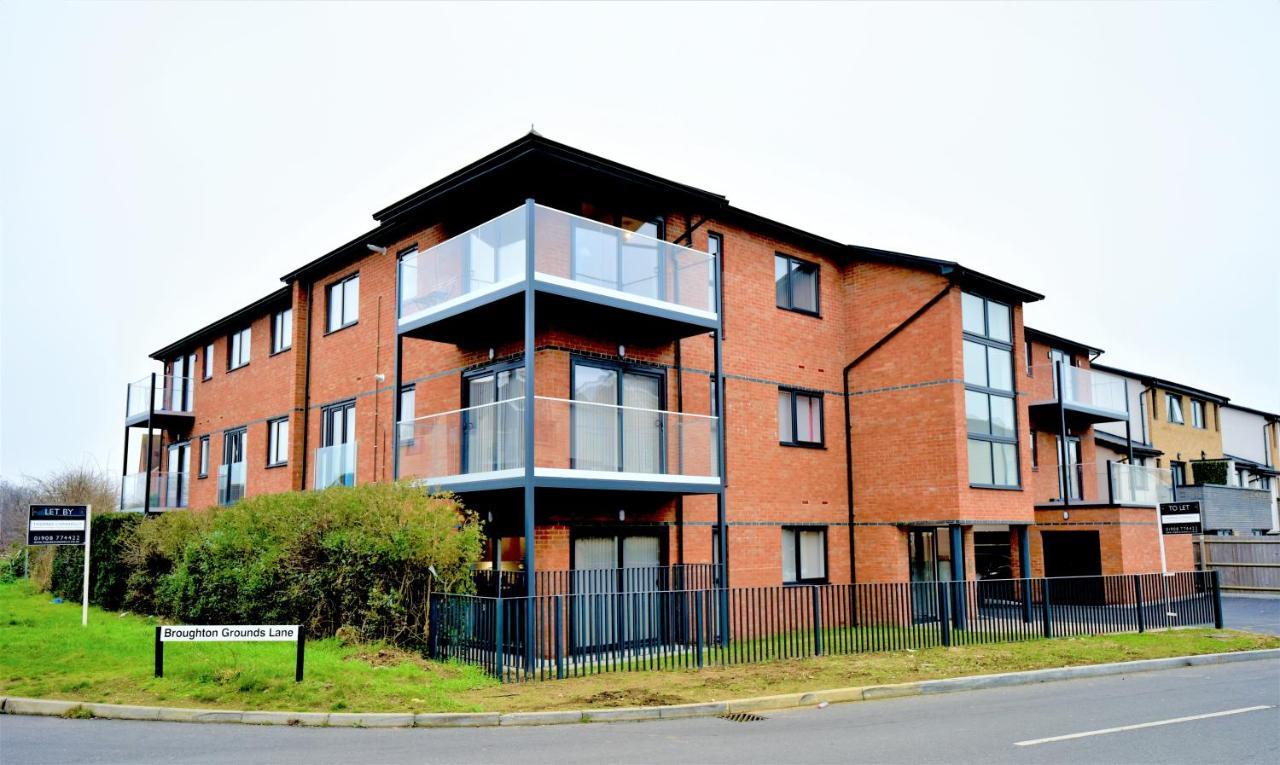 Apartment Exec 2bed 2bath Serviced Balcony Parking *