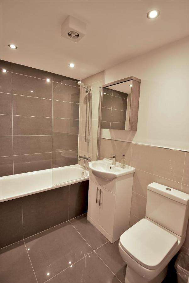 Exec 2bed 2bath Serviced Balcony Parking Apartment *